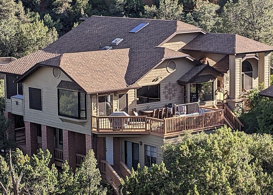 Main view of the house.