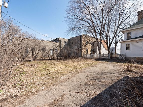5th image of 128 Main St W
