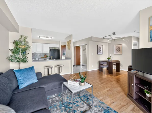 3 Ellesmere St #721, Richmond Hill, ON L4B 4N2
