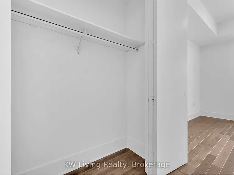 29 Queens Quay E #828 — Photo 19