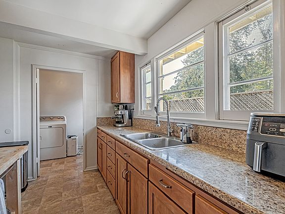 3-web-or-mls-417-anchorage-ave_03192025