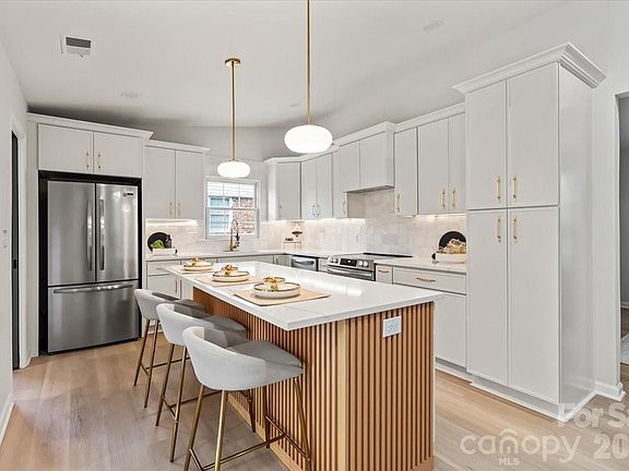 5th image of 6900 Valley Haven Dr
