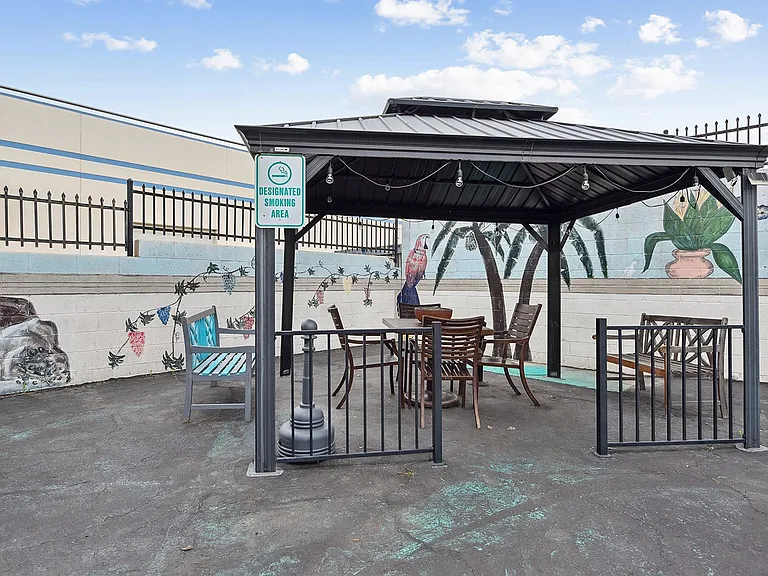 Loma Vista Apartments — Photo 11