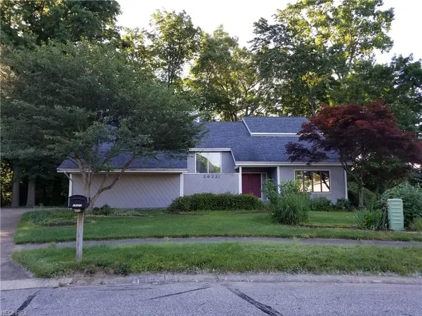 29321 Goulders Grn, Bay Village, OH 44140