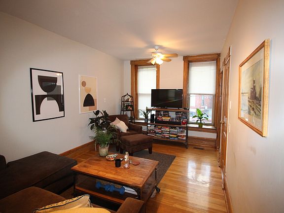 3rd image of 1736 W Beach Ave