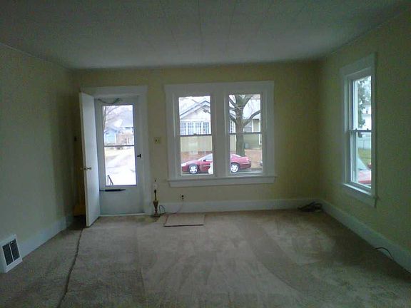 Living room new carpet-paint