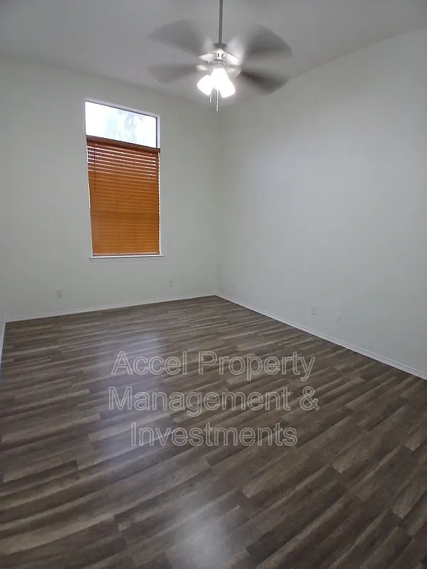 5 bed, 4.0 bath, 2715 sqft, $1,850 — Photo 3