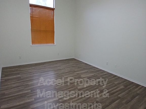 3rd image of 128 San Jacinto St