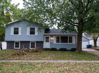 2325 Fairway Ln, Waterloo, IA 50701