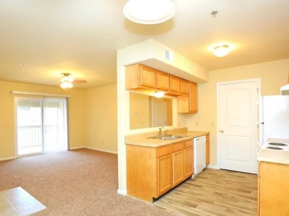 1930 Kissinger St #R101, West Plains, MO 65775