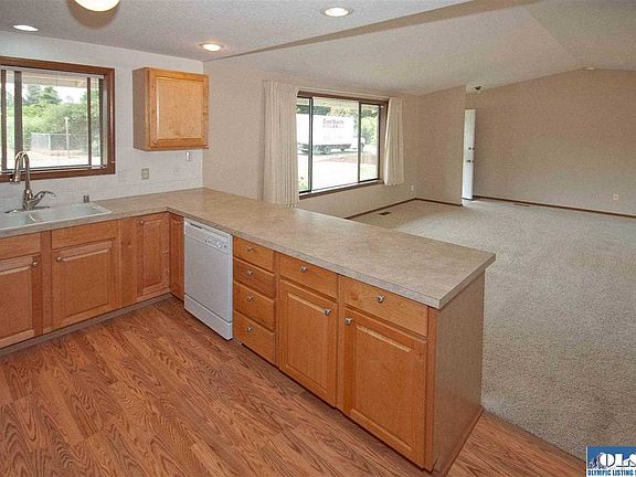 5th image of 380 Serpentine Ave