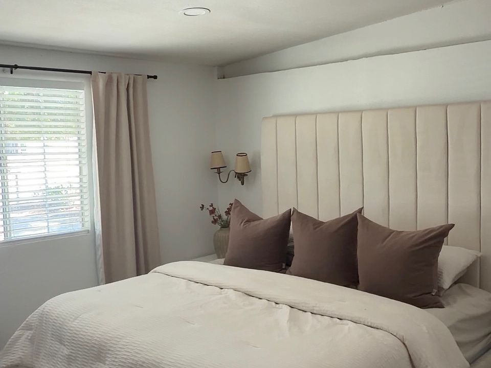 1st image of 649 W Ramona Dr