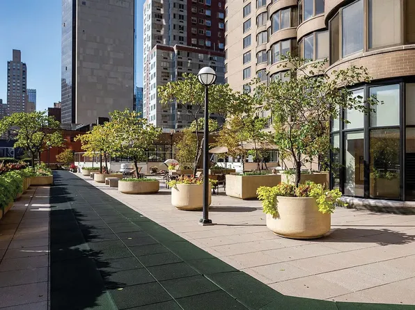 330 East 38th Street image 20 of 26