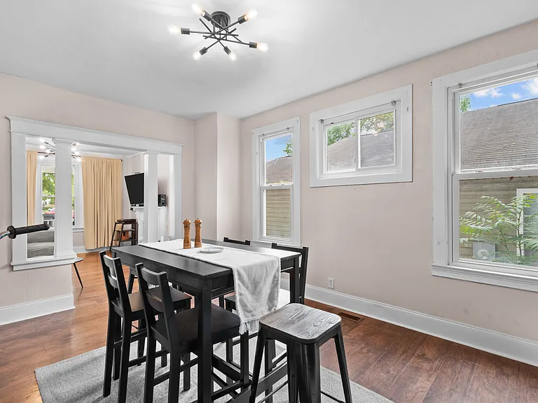 635 W 29th St — Photo 11