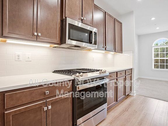 5th image of 10936 Presidential Pkwy