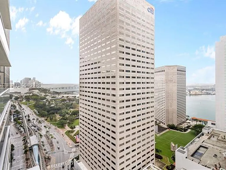 300 S Biscayne Blvd #T-2514 — Photo 17