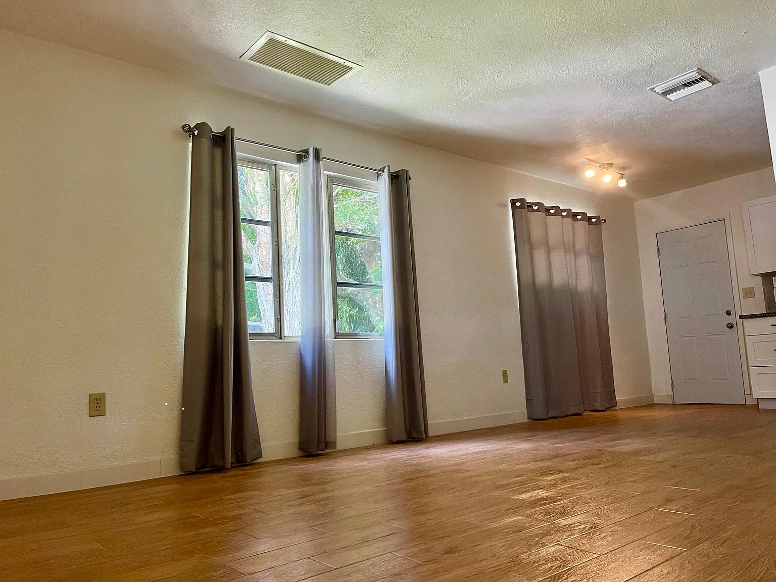 2 bed, 750 sqft, $1,450 — Photo 3