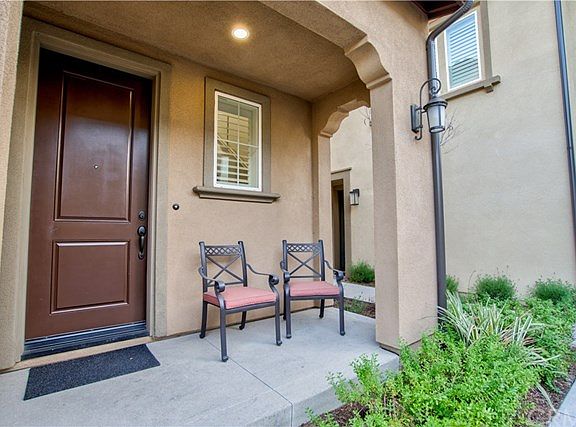 2nd image of 409 Encanto Ln