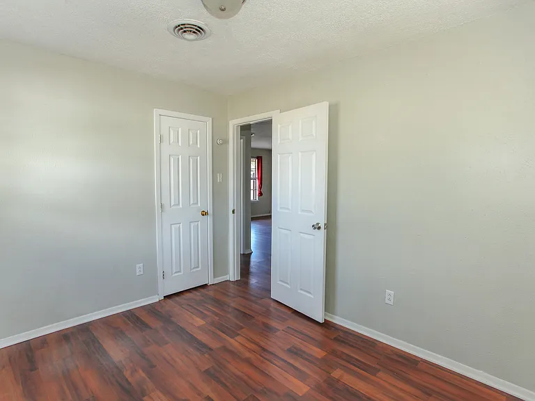 1406 S Goliad St #A — Photo 11