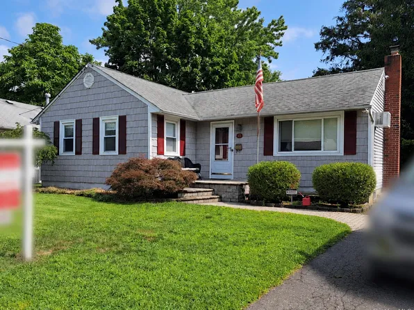 43 Tappan Avenue, Babylon, NY 11702