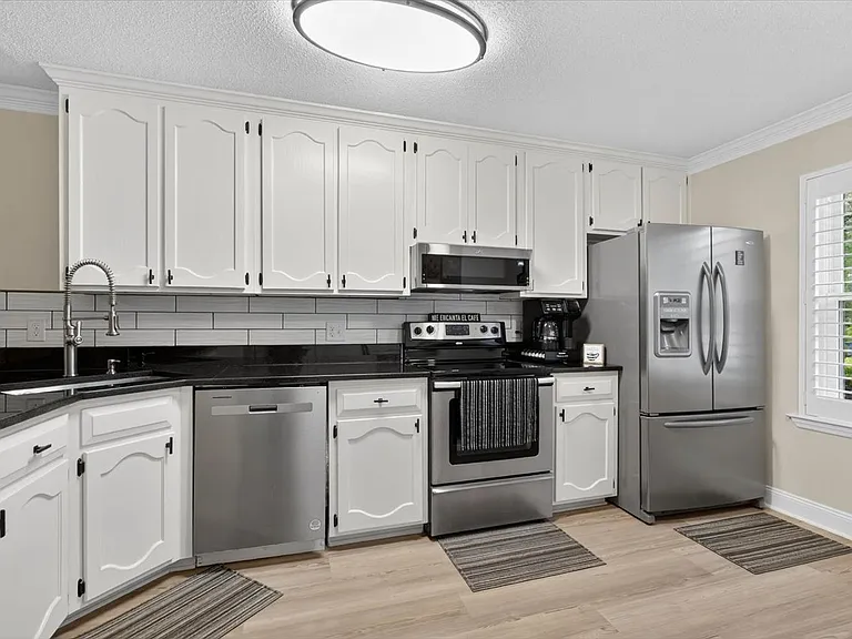 3520 Clifden Dr — Photo 50