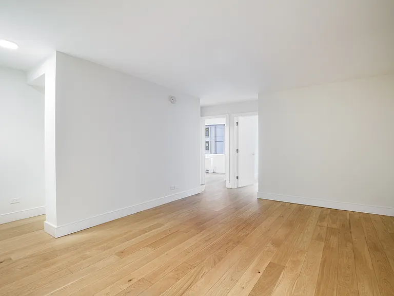 230 E 44th St #10F — Photo 4