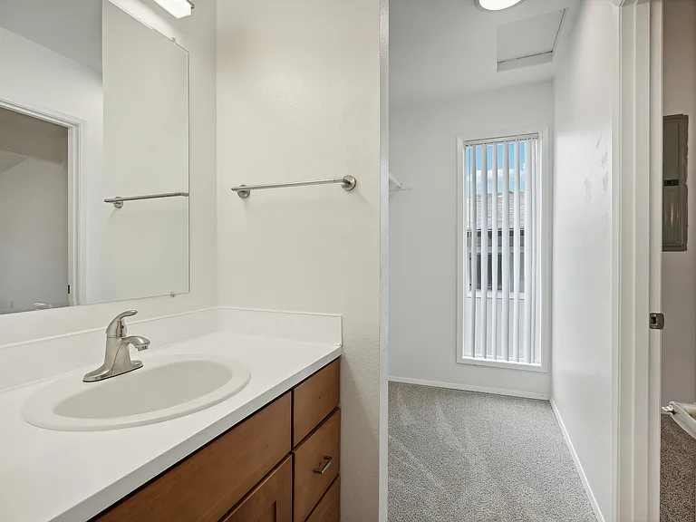 Alturas Vose Townhomes — Photo 21
