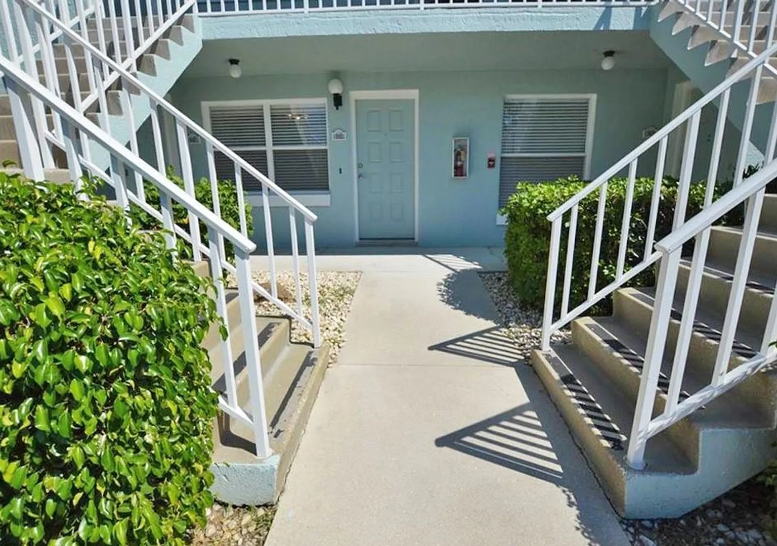Two Free Weeks For Annual! This Cute 2/2 First Floor Condo In Piper's Pointe Naples Annual Or Sea... — Photo 4