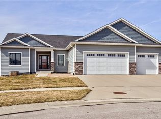 325 Hawthorne Cir, Gilbert, IA 50105