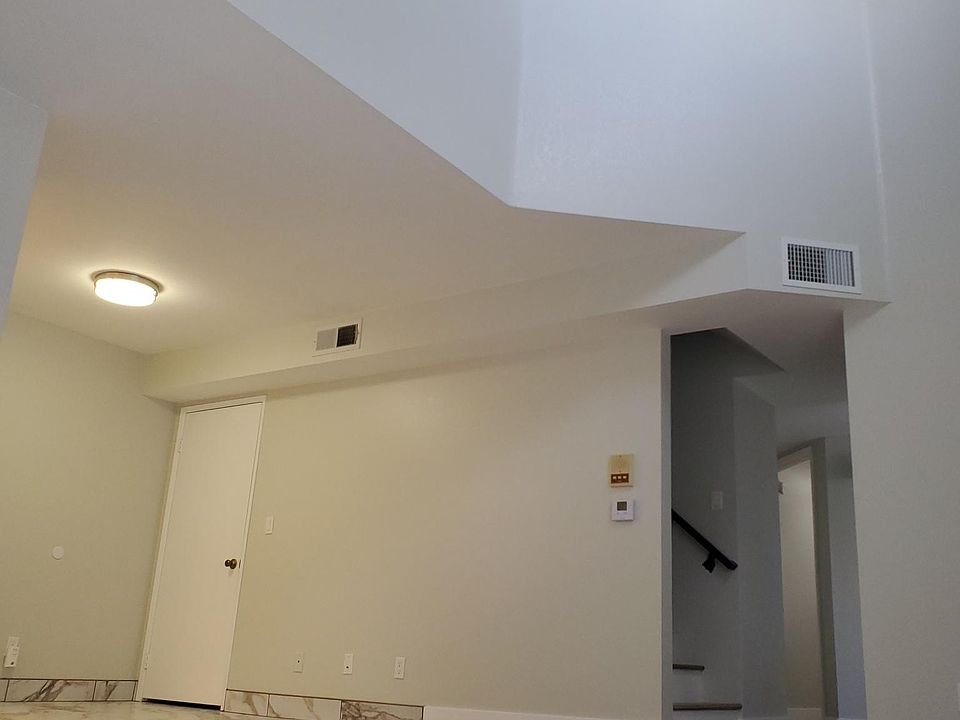 Updated beautiful 2 bedroom plus Loft. Spacious 2 story. Tall ceilings lots of natural light throughout.