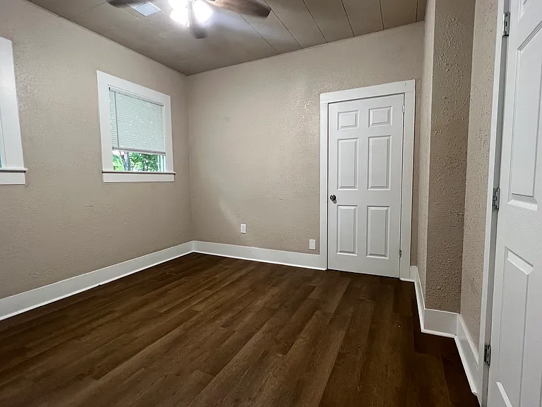1709 Durham Ave — Photo 13