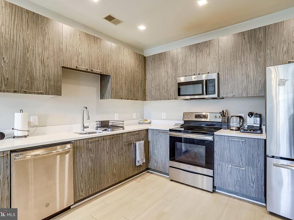 1st image of 989 Buchanan St Unit 222
