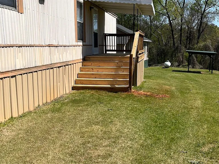 198 Riverview St — Photo 3