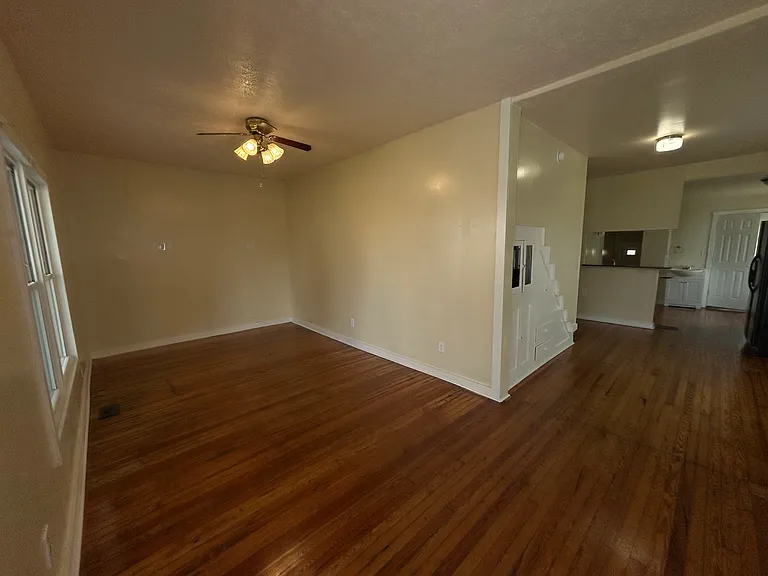 1139 E Columbia St — Photo 3