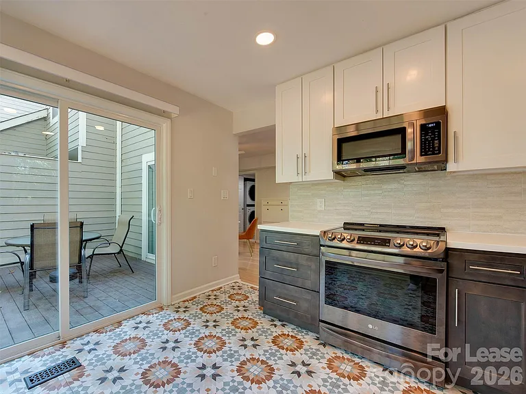 9006 Saint Thomas Ln — Photo 10