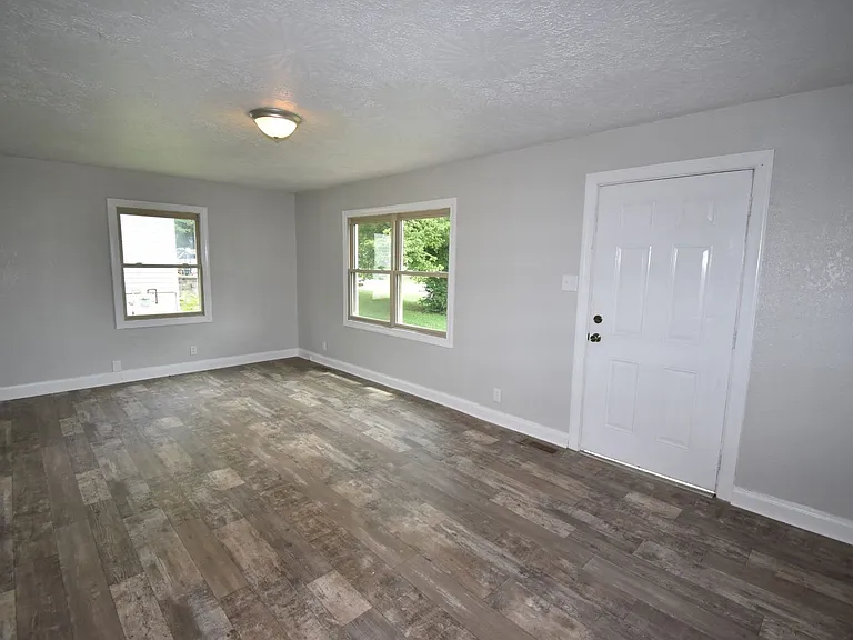 914 W Happy Hollow Dr — Photo 3
