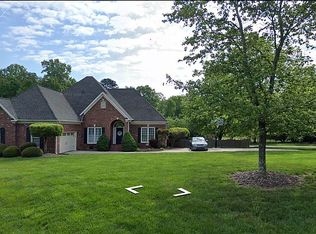 6100 Chalet Dr, Oak Ridge, NC 27310