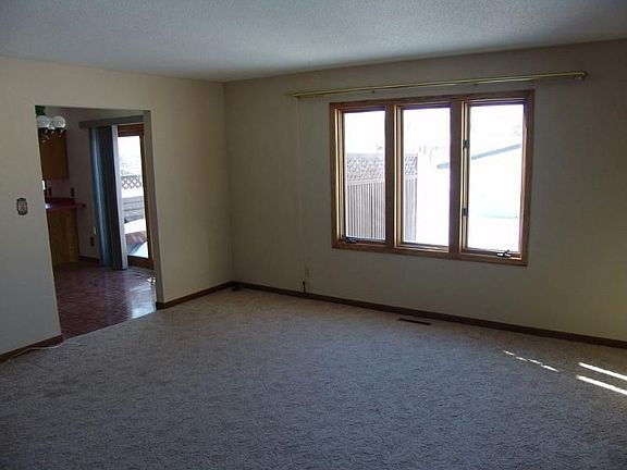 3rd image of 1525 Riverview Dr