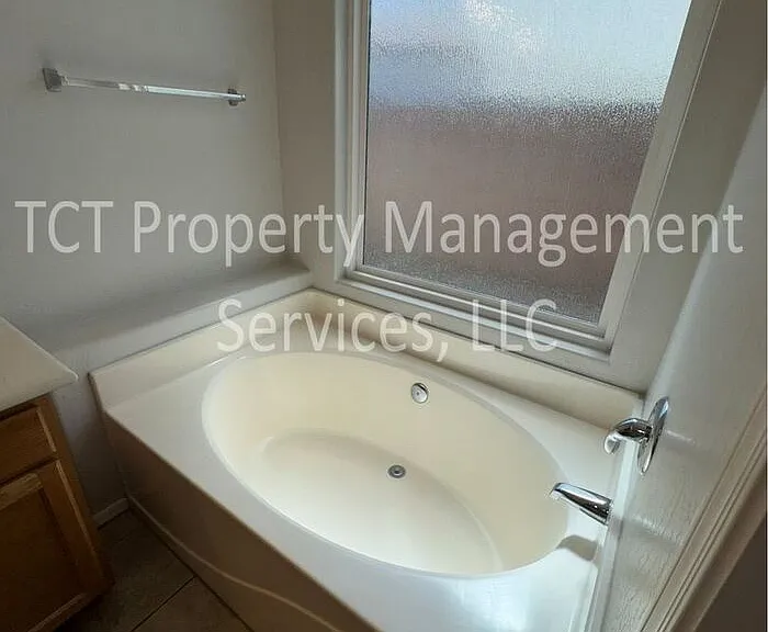 4216 E Oxford Ln — Photo 13