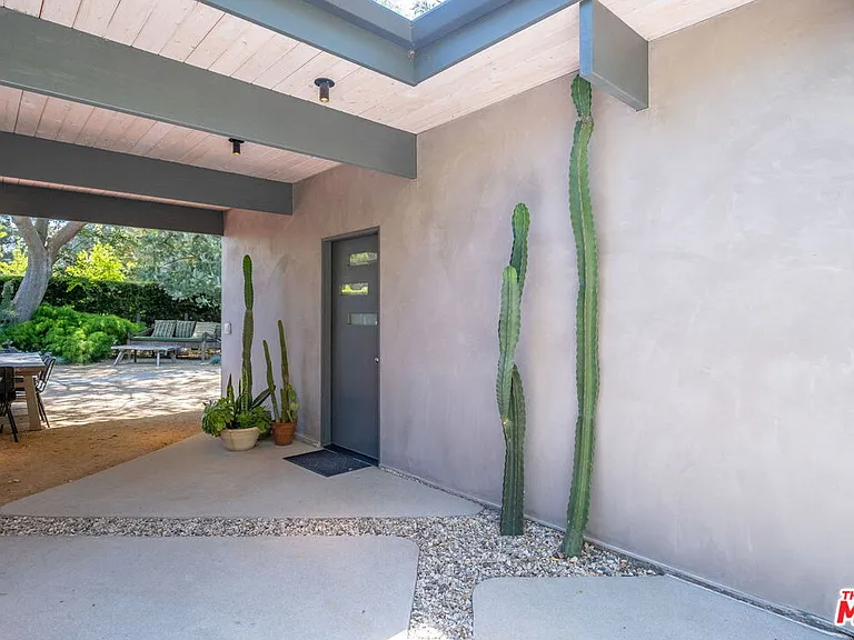 8967 Wonderland Park Ave — Photo 48