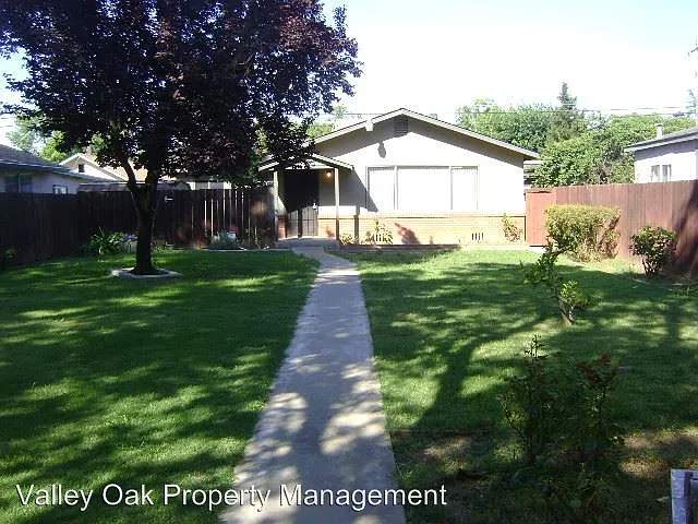 245 Bodem St photo 1