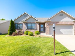 1913 English Oak, Washington, IL 61571