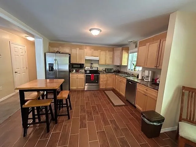 28 Lakewood Manor Rd — Photo 2