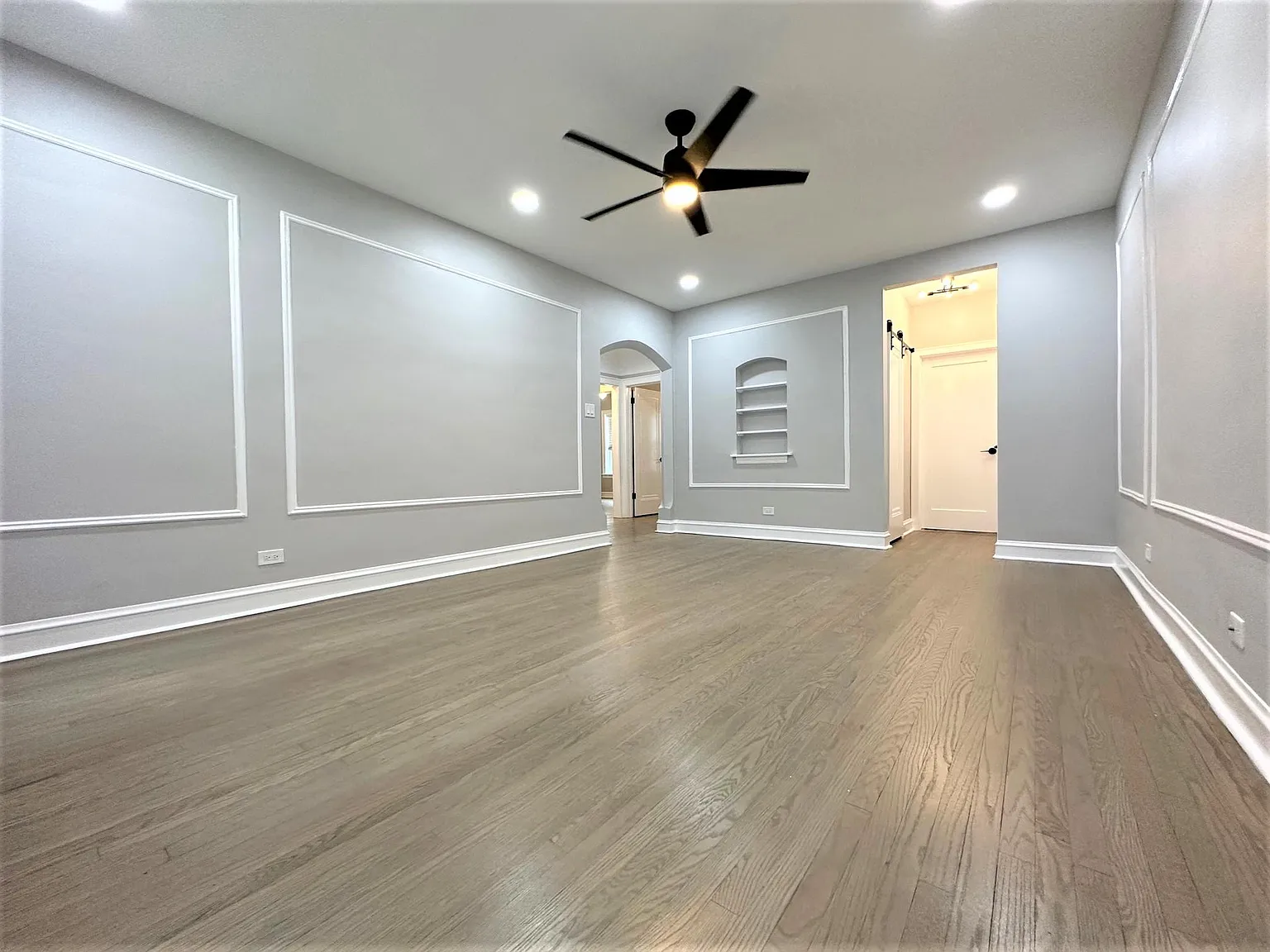 1352 W Carmen Ave — Photo 2