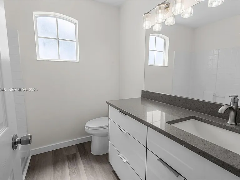 434 Castlemain Cir — Photo 37