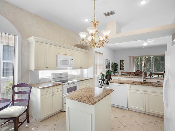 4th image of 504 NW Lambrusco Drive