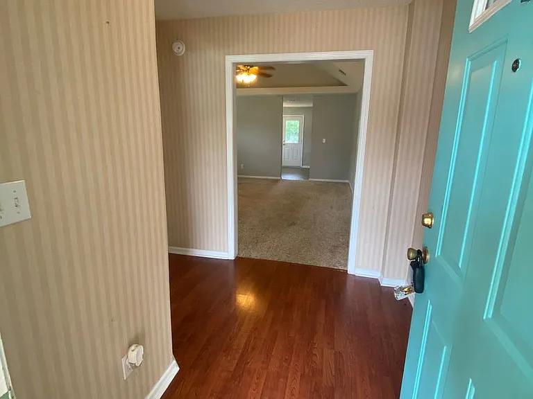 306 Strawbridge Ln — Photo 2