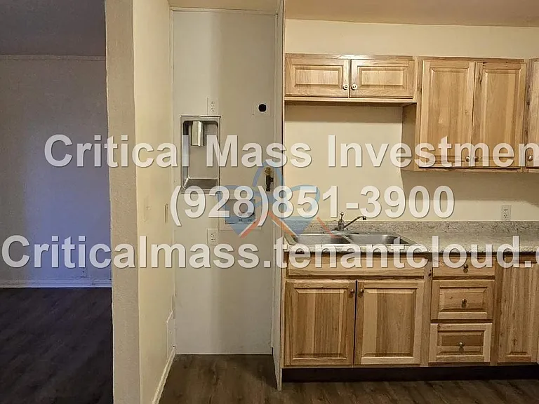 405 W Oak St #G — Photo 5