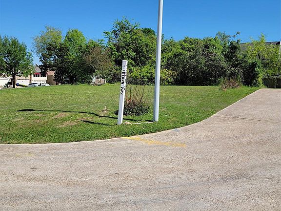 3rd image of 106 Capetown Way
