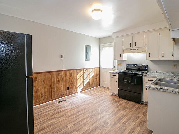 5th image of 811D Golfview Pl